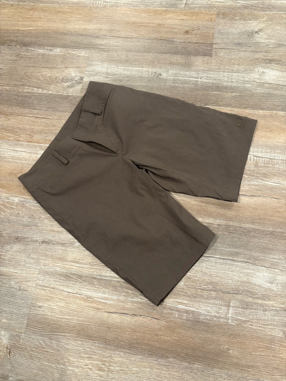 Athleta Men's Brown Flat-Front Performance Shorts